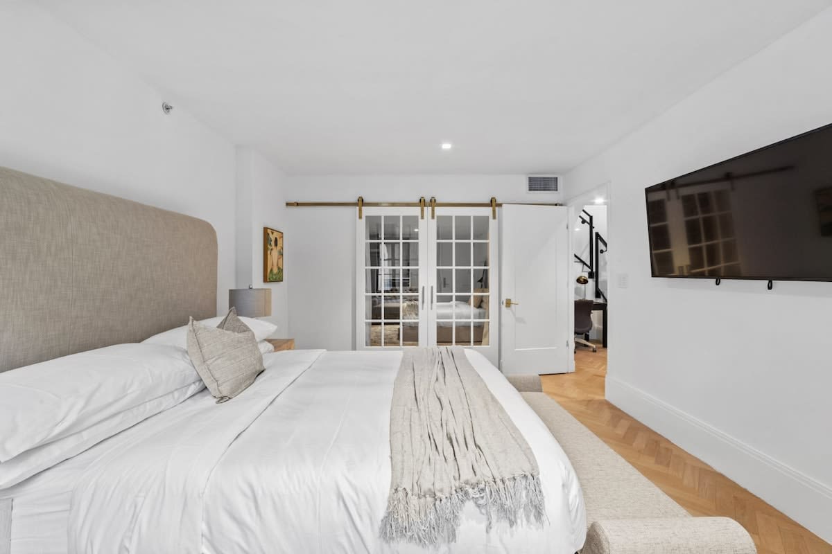 Clinton | Lower East Side | Duplex w/ Private Backyard photo 25