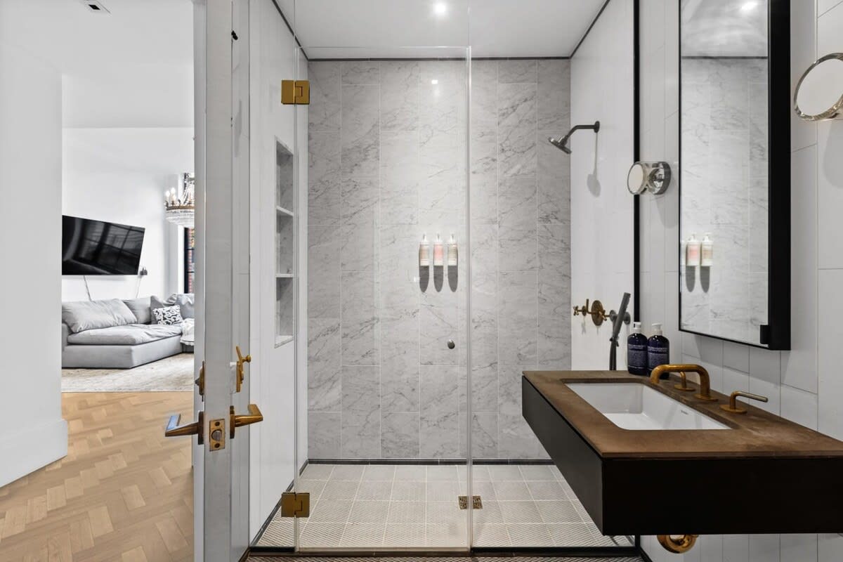 Clinton | Lower East Side | Duplex w/ Private Backyard photo 19