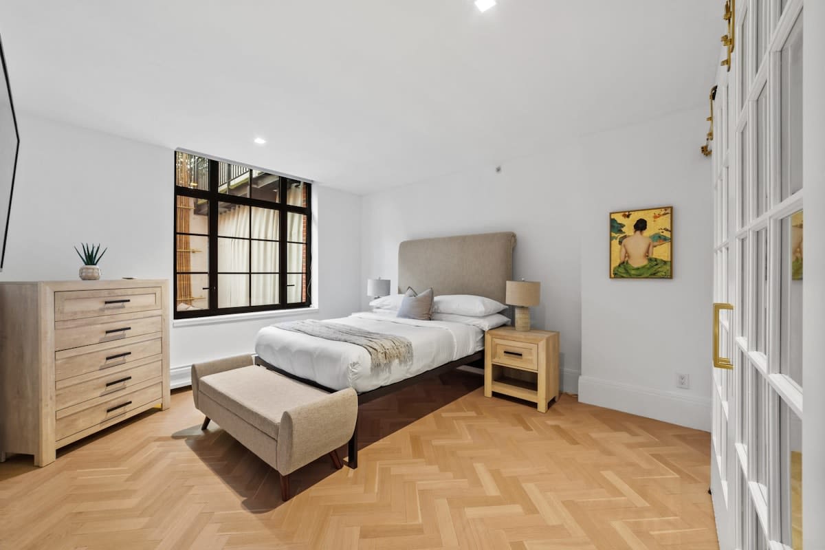 Clinton | Lower East Side | Duplex w/ Private Backyard photo 4