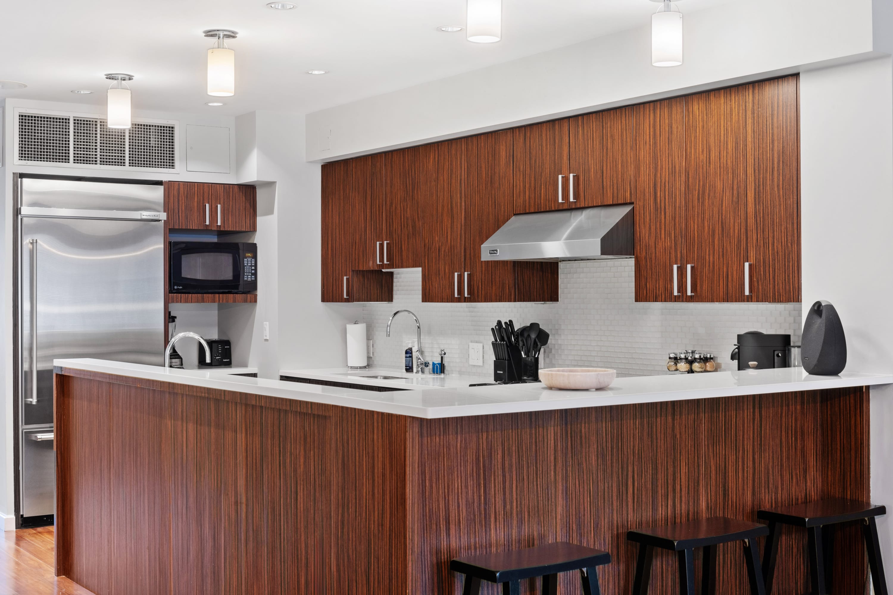 Gotham House II | Midtown West | Spacious Modern Duplex photo 3