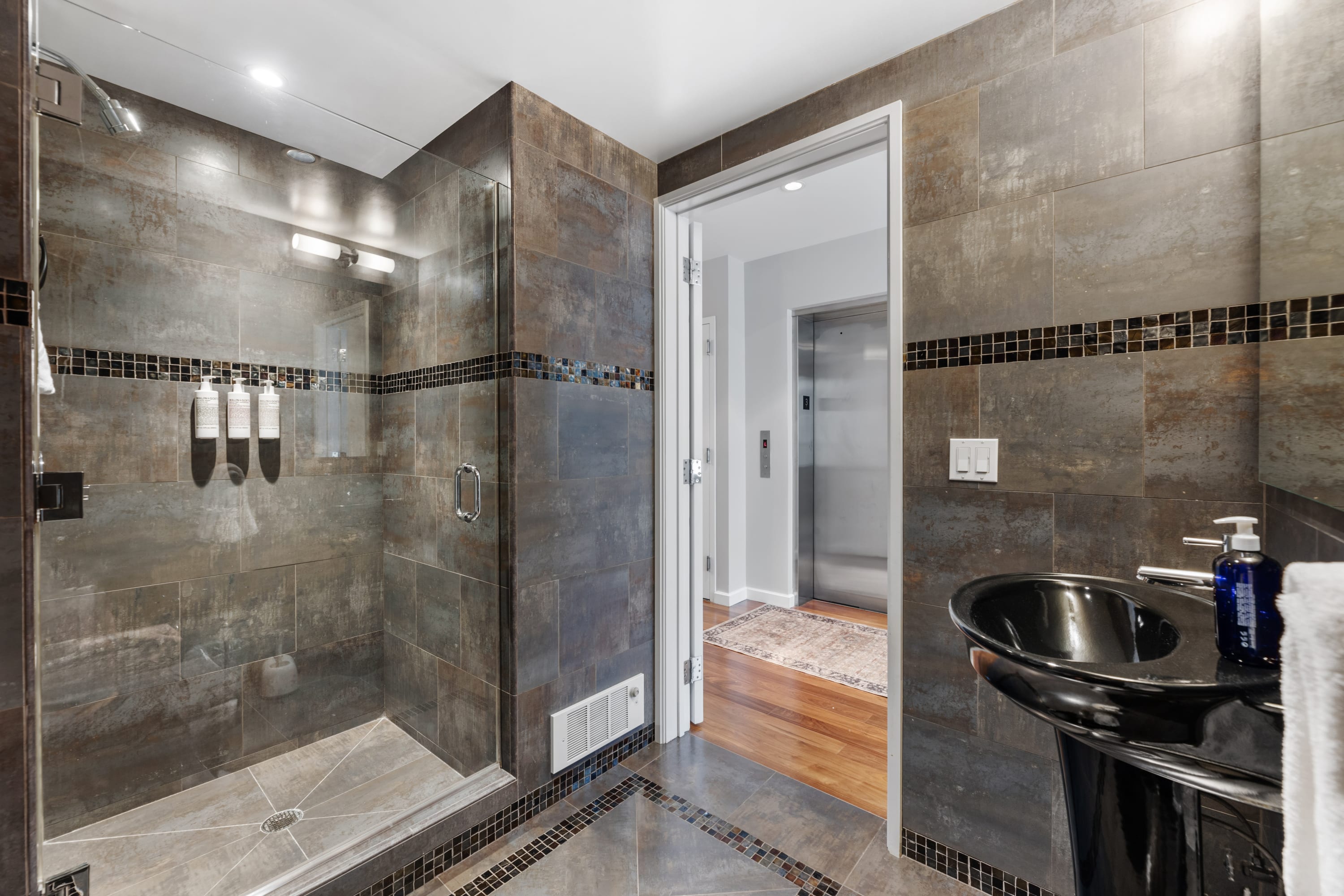 Gotham House II | Midtown West | Spacious Modern Duplex photo 28