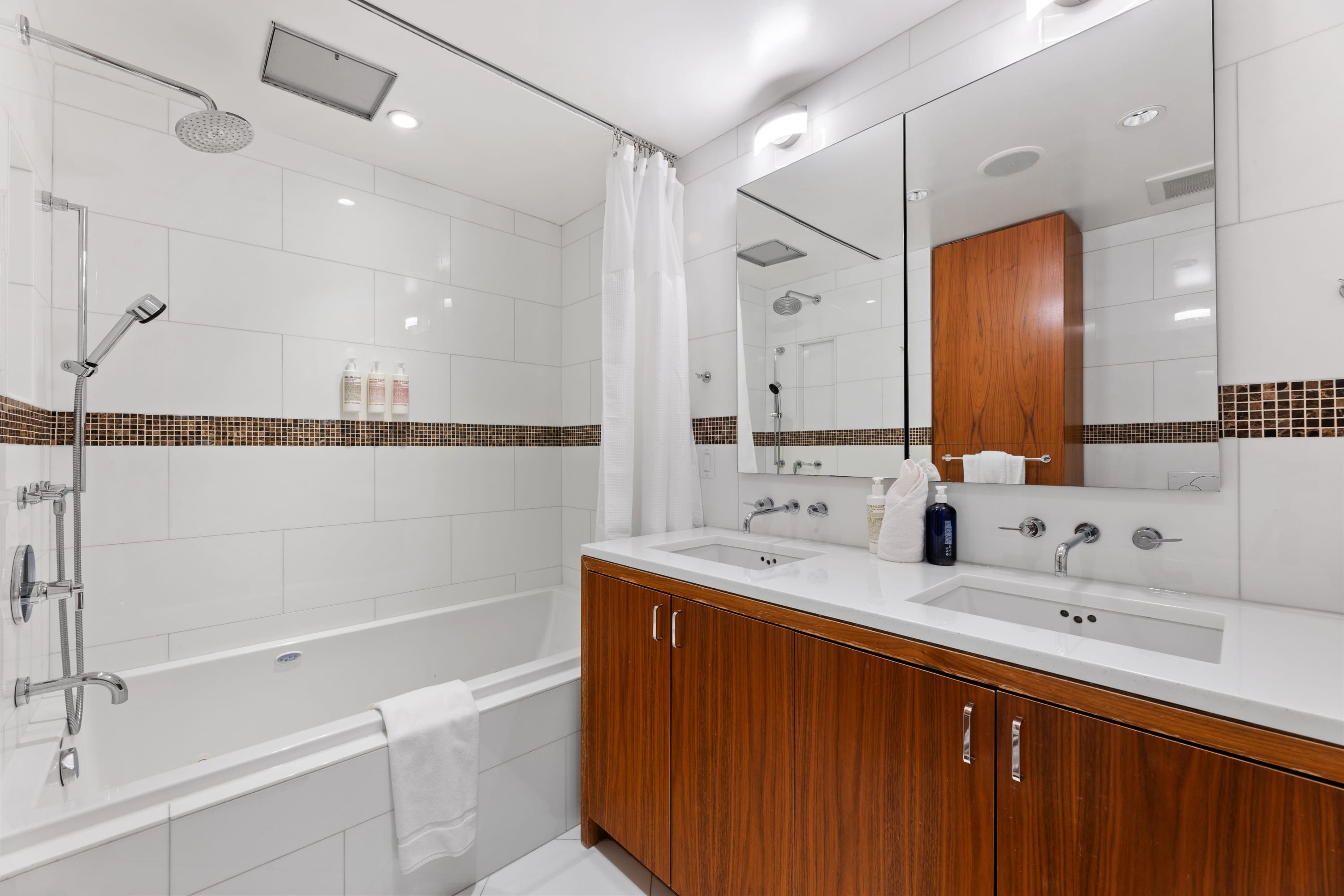 Gotham House II | Midtown West | Spacious Modern Duplex photo 36