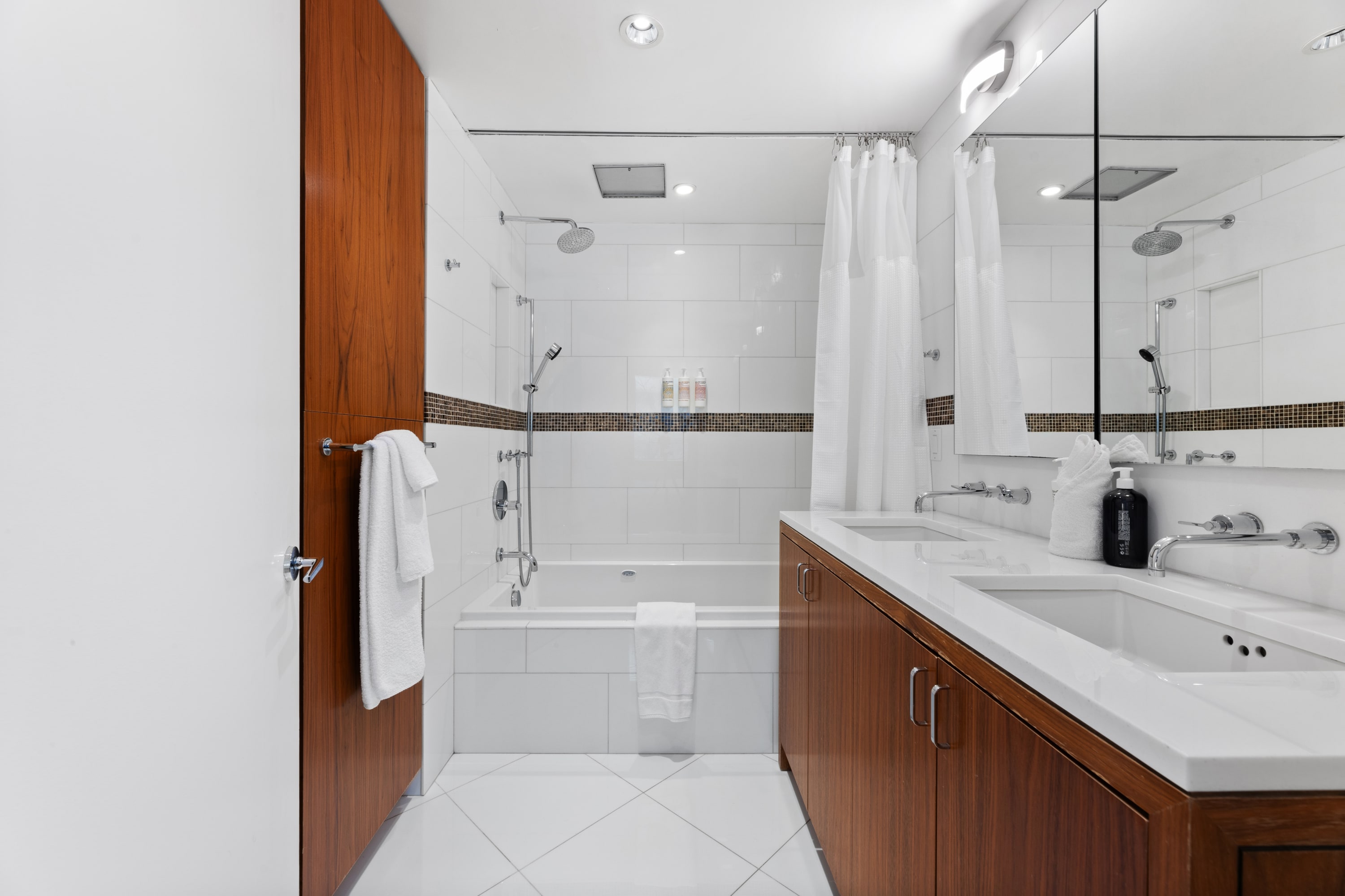 Gotham House II | Midtown West | Spacious Modern Duplex photo 35