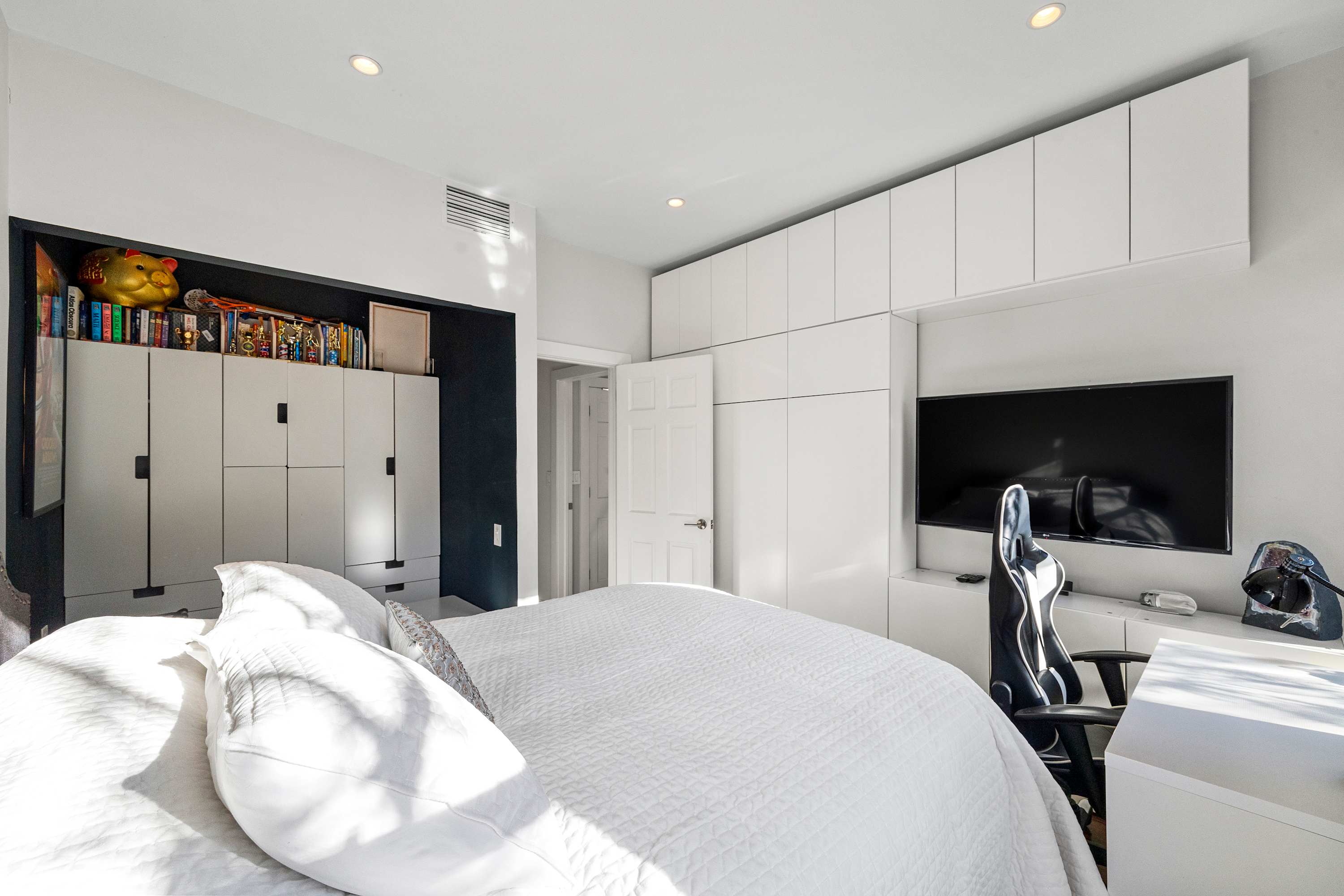 Gramercy Manor | Gramercy | Triplex w/ Private Deck & Garden photo 41