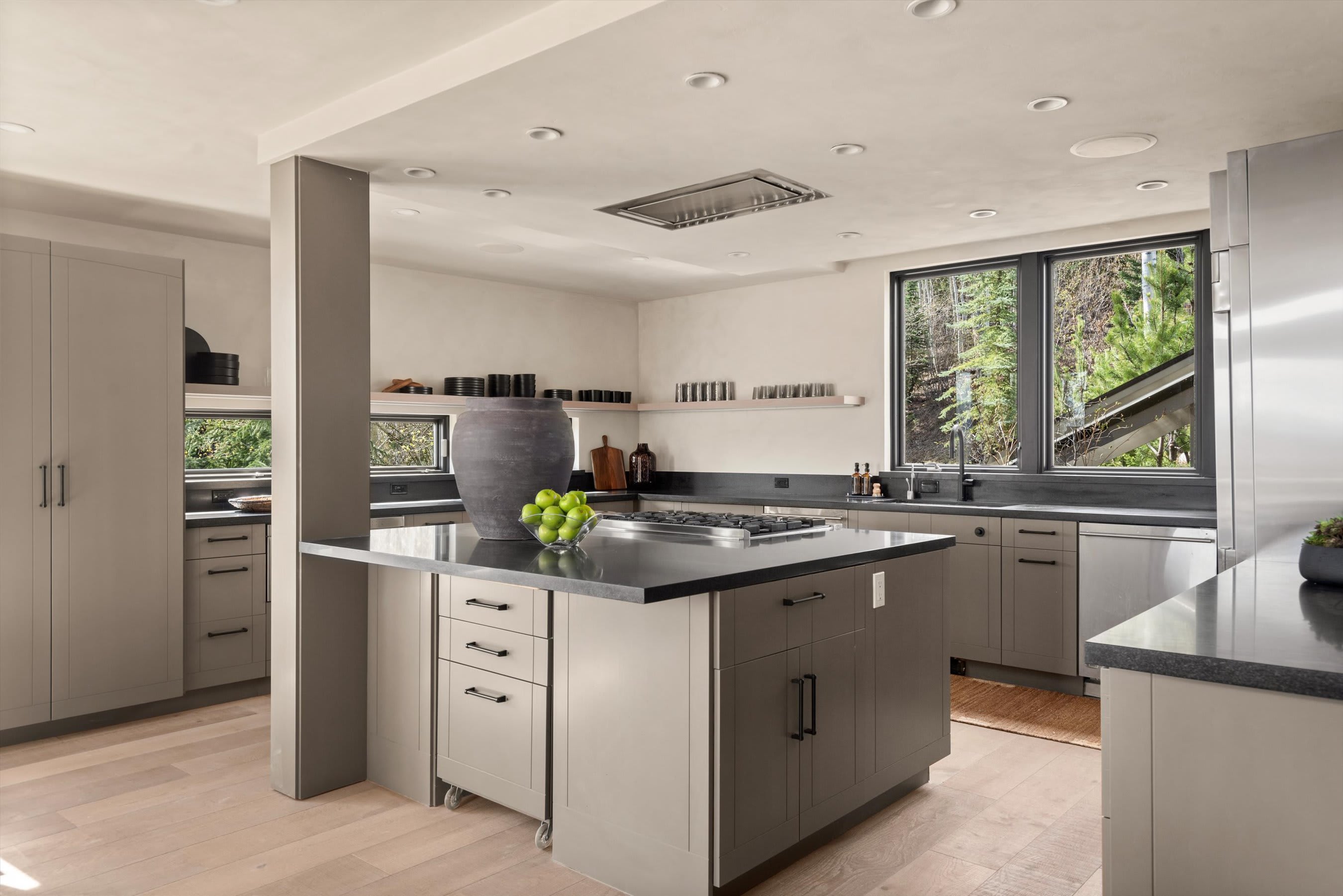 Timberline Lodge | Aspen | Home w/ Hot Tub, Terraces w/ BBQ and Views photo 16