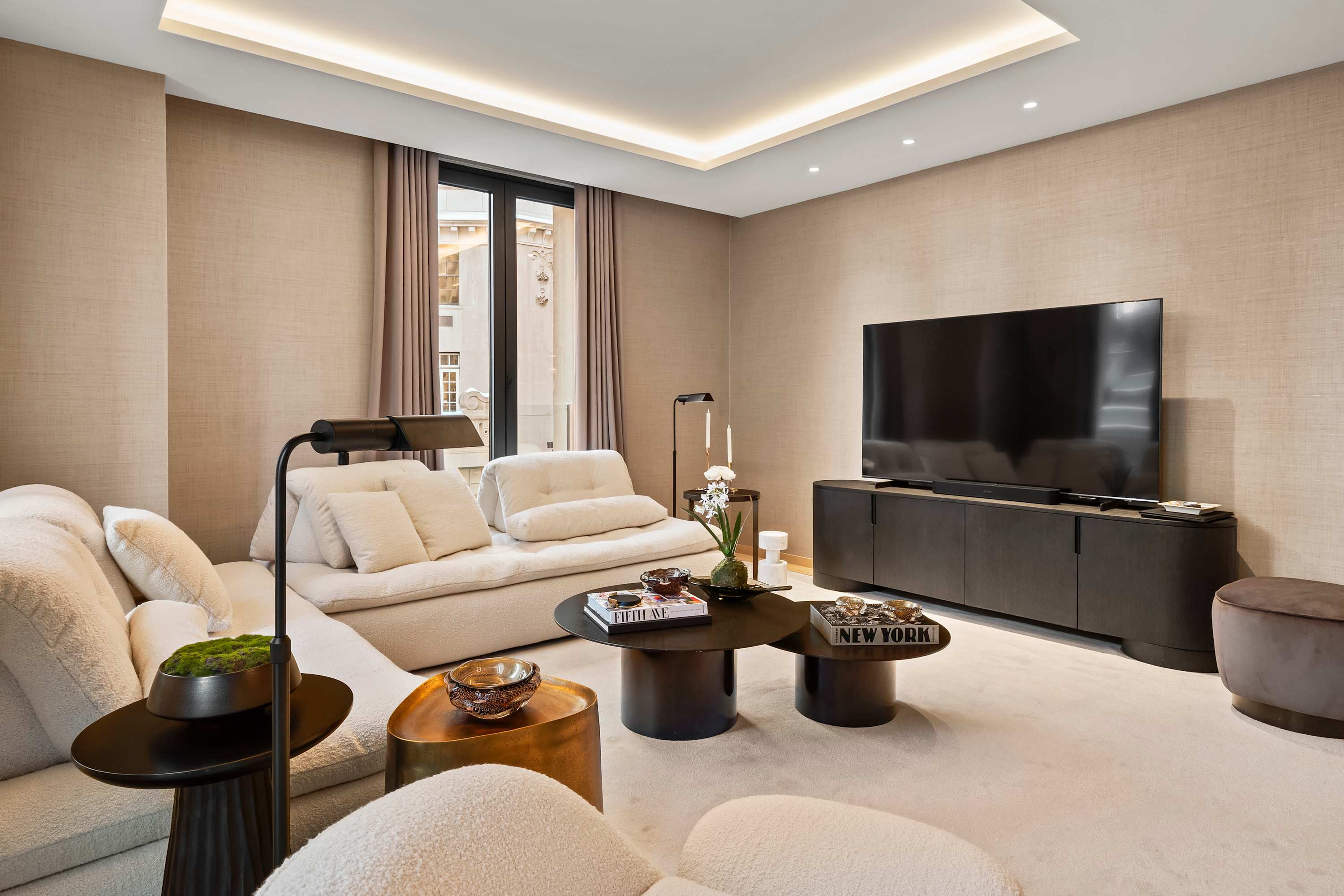 Mandarin Oriental XII | Midtown East | Modern Apartment photo 4