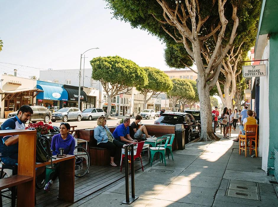 Dinner & Downtown Festival Vibes