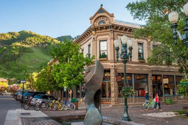 luxury shops downtown