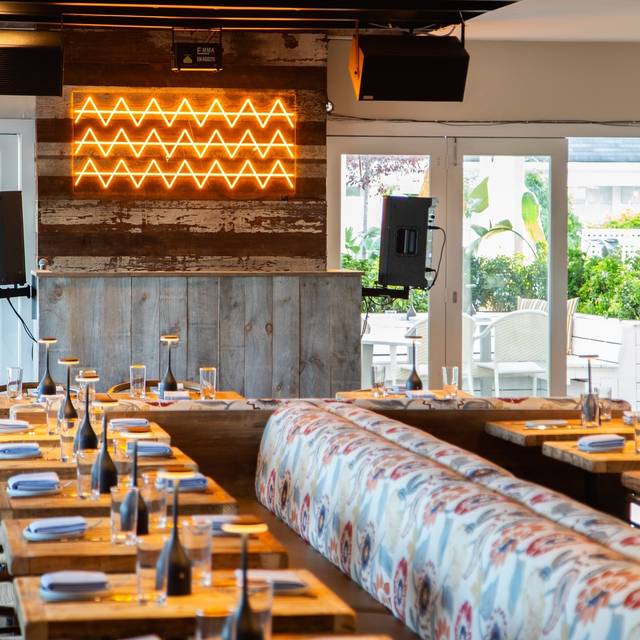 Steakhouse Flavors & Pubside Relaxation