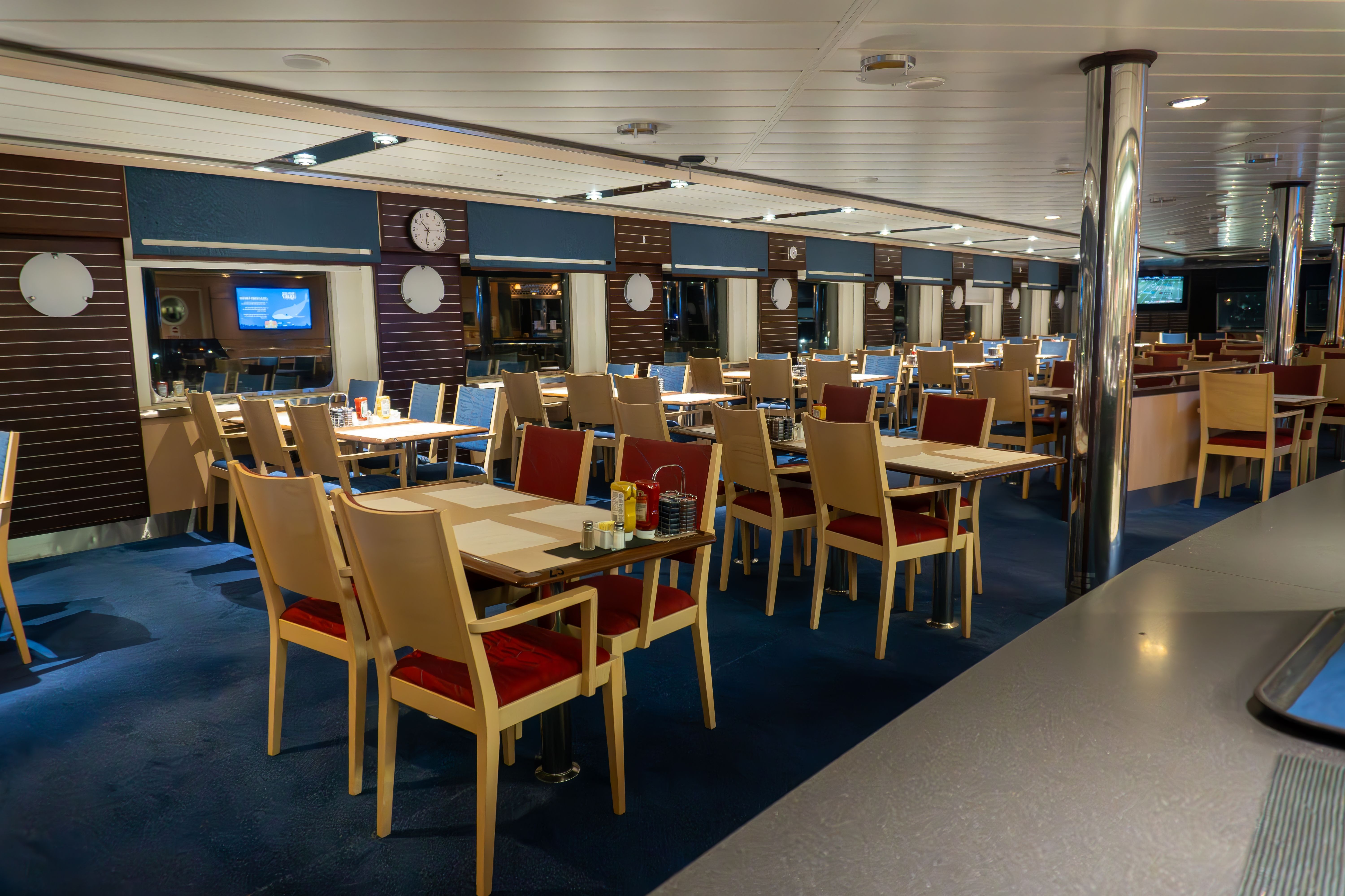 Breakfast at a ferry-side café