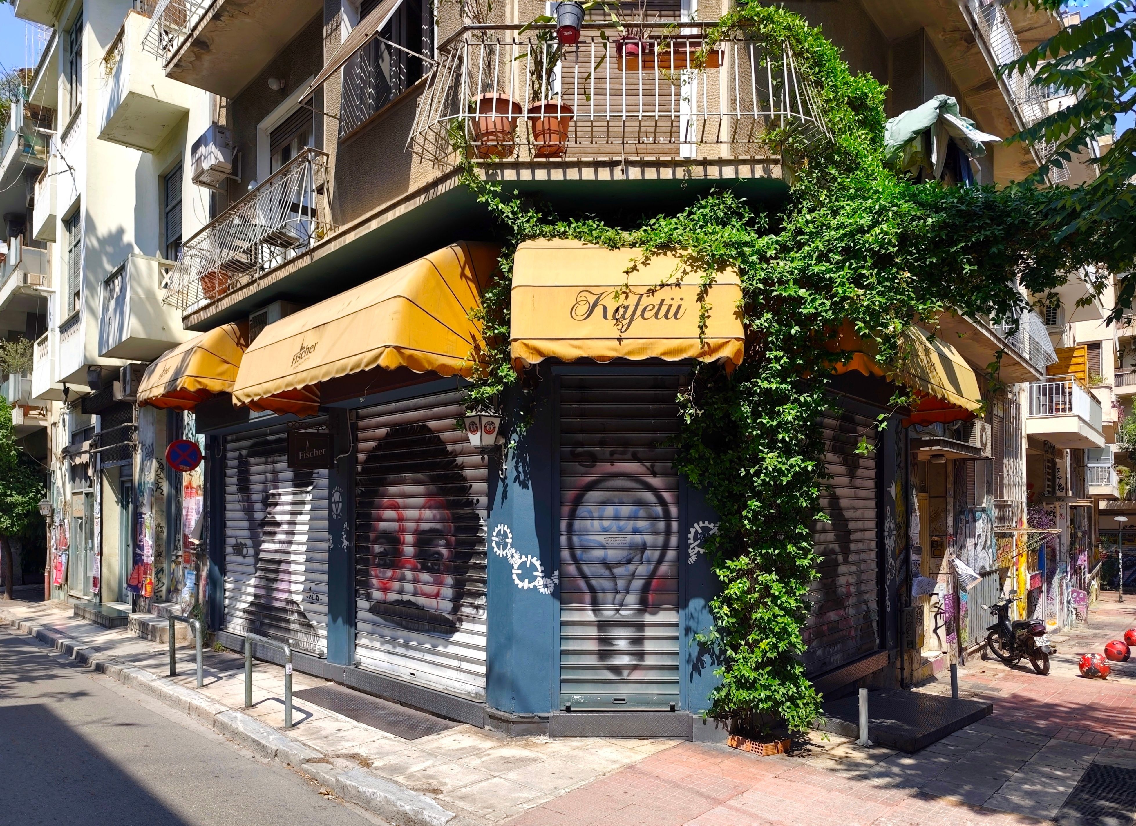 Brunch amidst designer boutiques