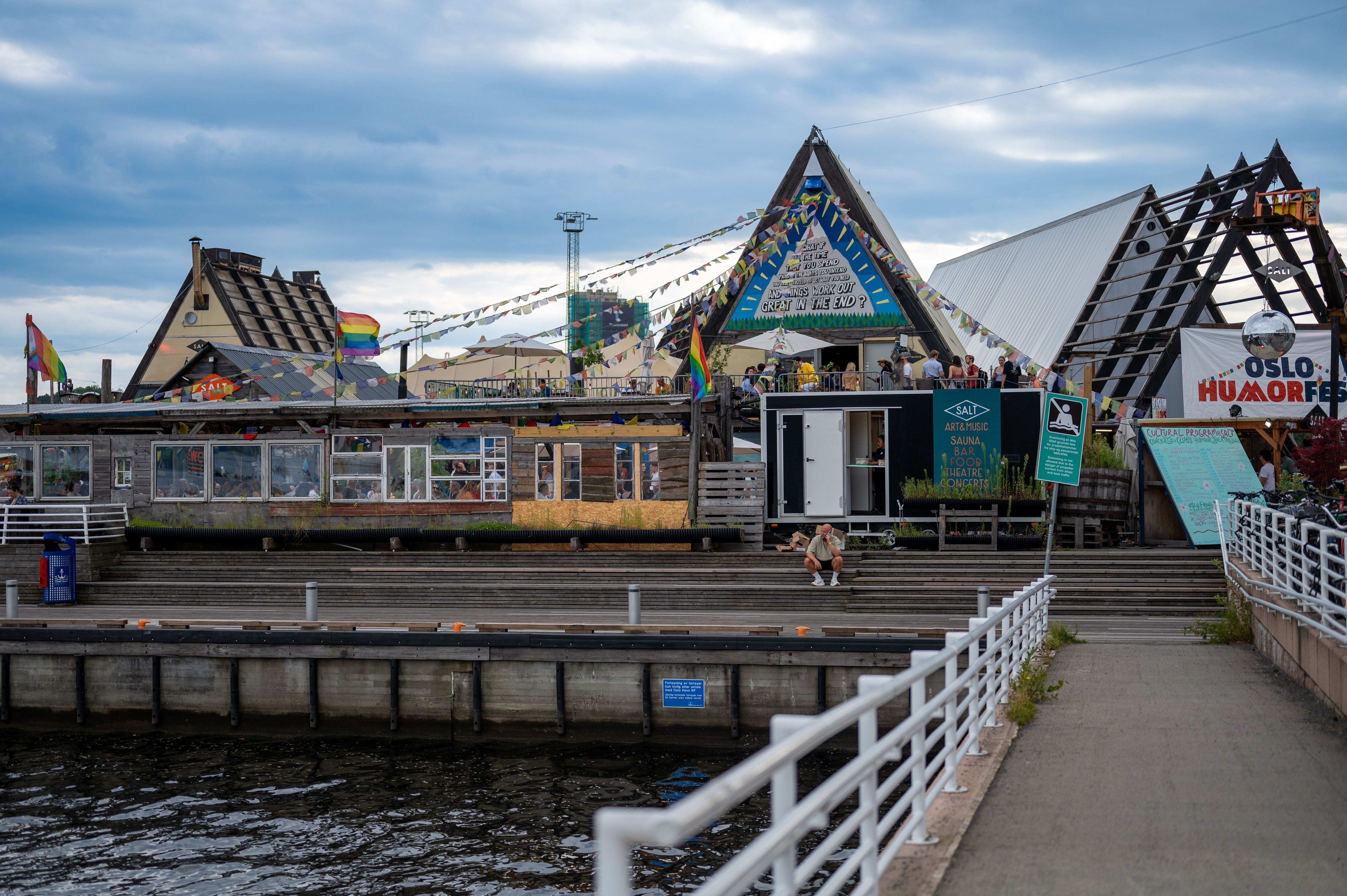 Salt Waterfront Bar & Grill